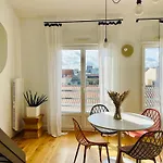 T2 Duplex Chartrons Avec Parking Appartamento