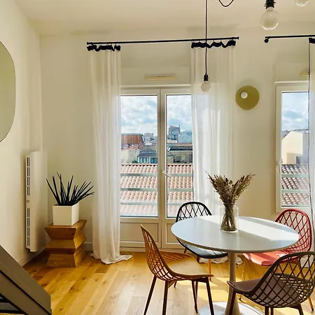 T2 Duplex Chartrons Avec Parking Appartement