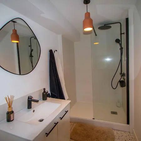 T2 Duplex Chartrons Avec Parking