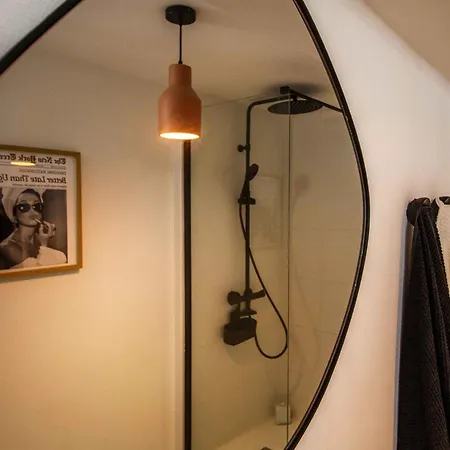 T2 Duplex Chartrons Avec Parking *