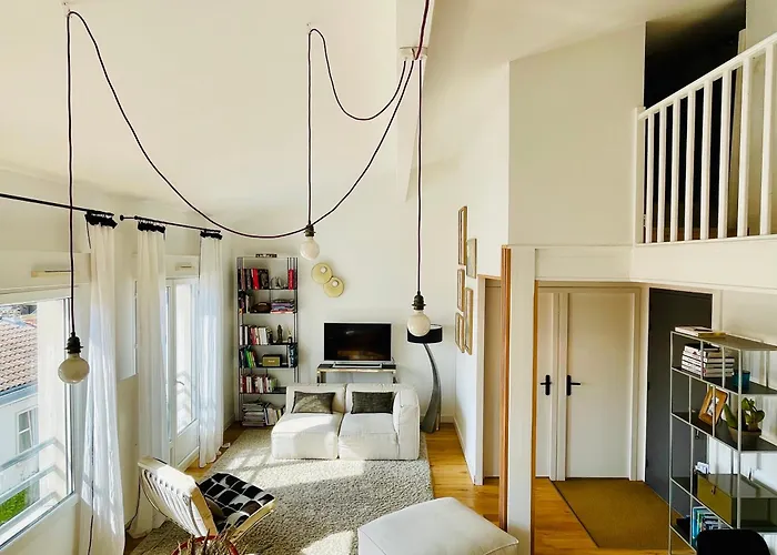 T2 Duplex Chartrons Avec Parking *