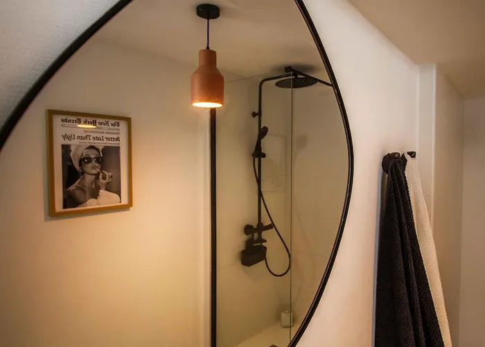 T2 Duplex Chartrons Avec Parking *