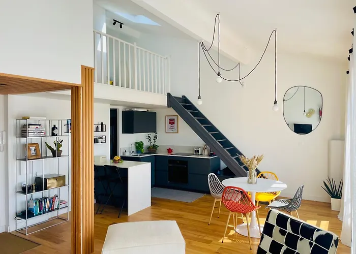 Daire T2 Duplex Chartrons Avec Parking