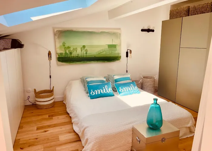 Daire T2 Duplex Chartrons Avec Parking Bordeaux