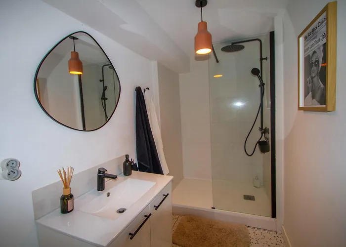 T2 Duplex Chartrons Avec Parking